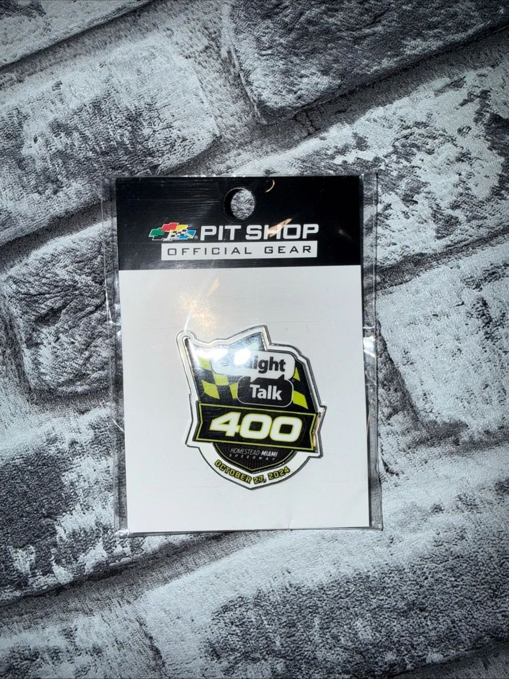 Pit Shop NASCAR Straight Talk 400 Homestead-Miami Speedway Pin Black Yellow